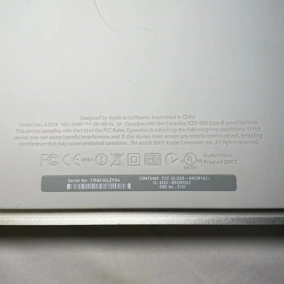 Apple TV White 1st Generation Model A1218 Streamer w/ Remote, Charging Cord EUC - Picture 4 of 11